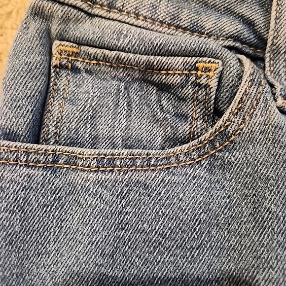 Hollister Ultra High-Rise Dad Jeans With Butterfly Design. Waist 27 L 31 - Picture 4 of 7